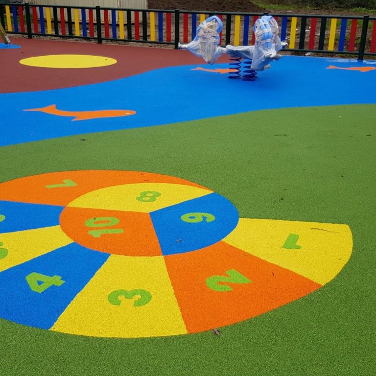 Mantenimiento de suelos de parques infantiles